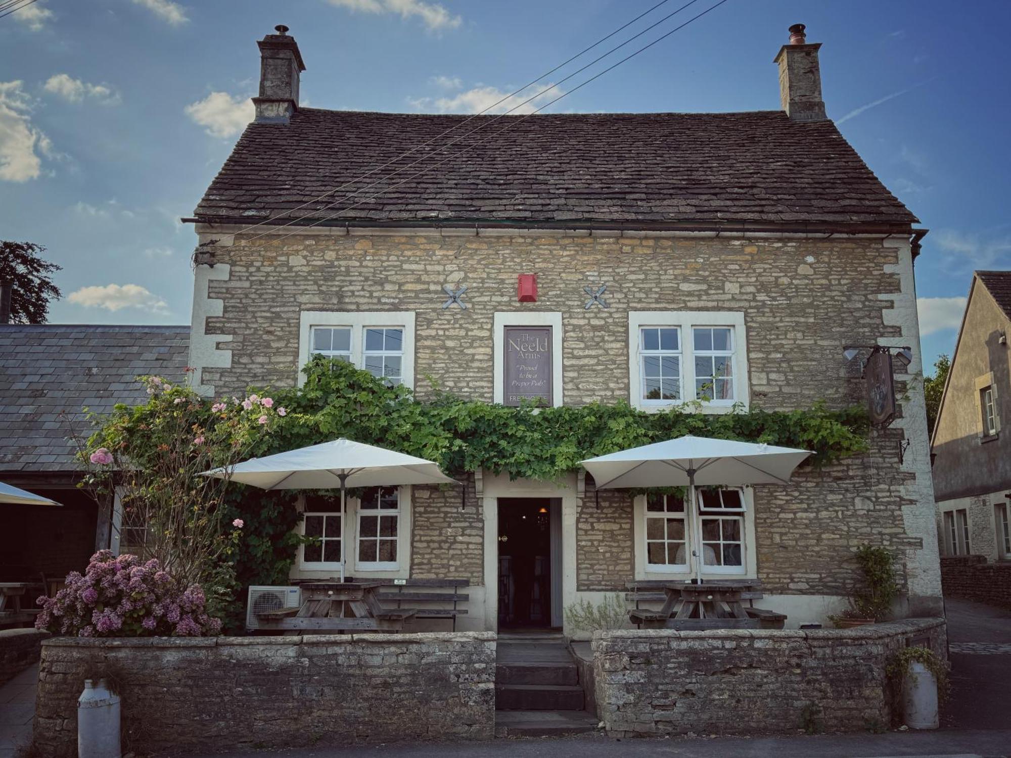 Neeld Arms Hotel Grittleton Exterior photo